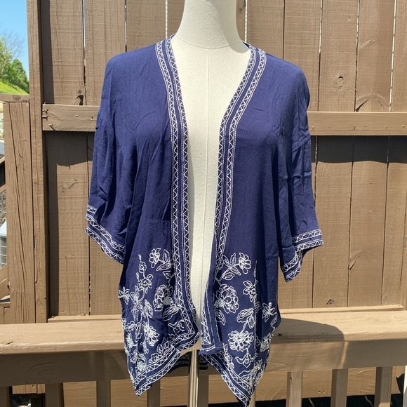 Blue Pepper Vintage open front top with stitched floral detail - Picture 8 of 13